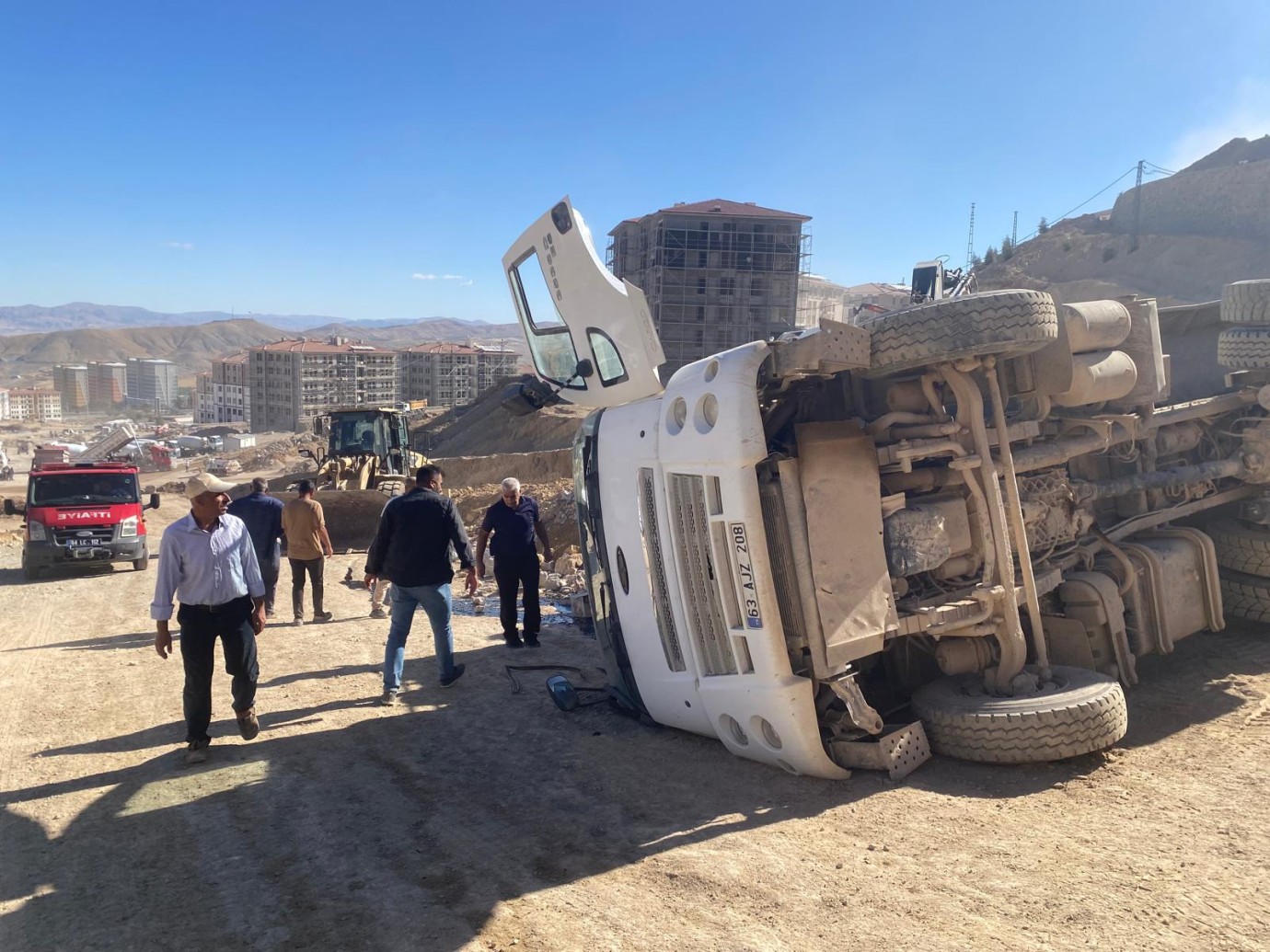 Şantiyede Kamyon Devrildi: 1 Yaralı