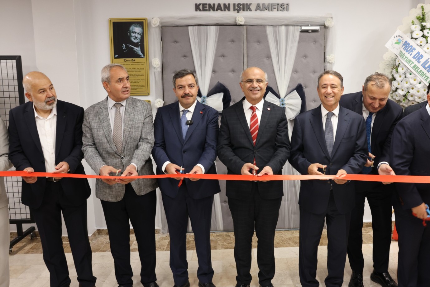 Kenan Işık’ın Adı Amfiye Verildi