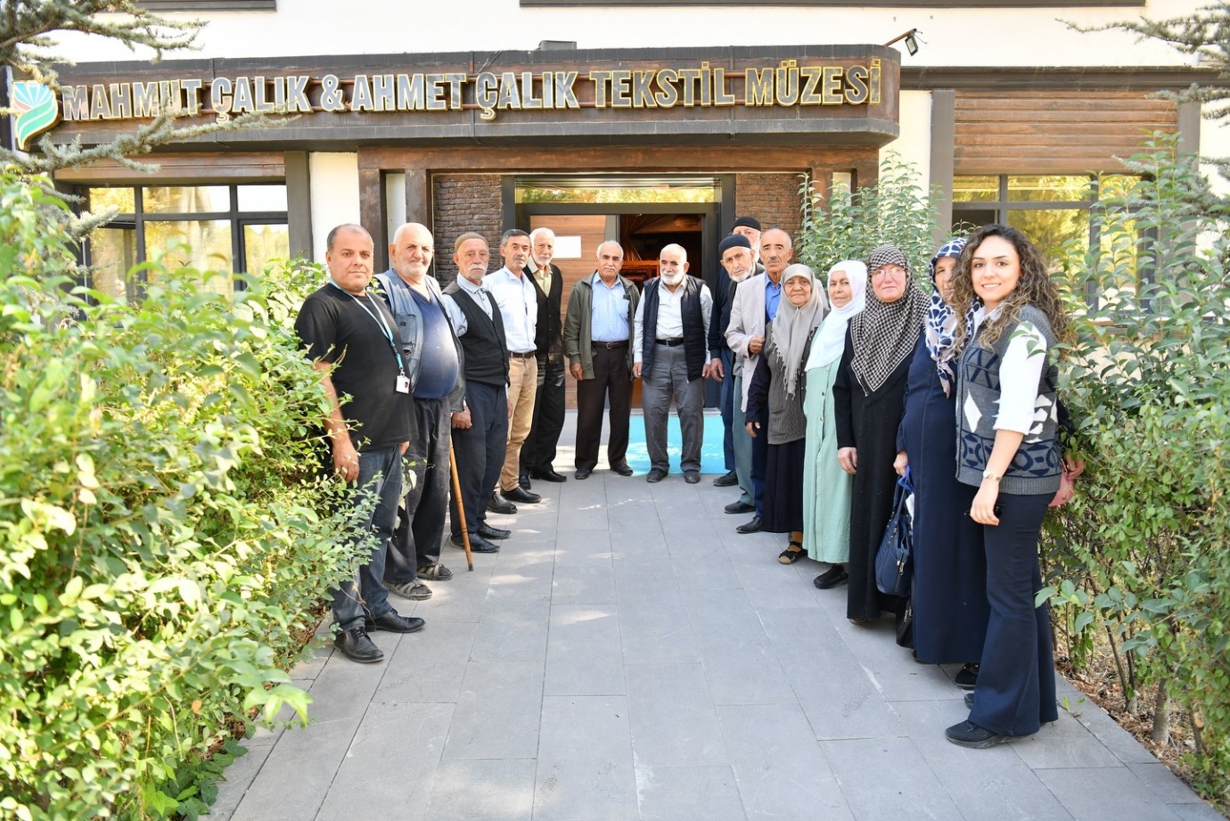 YEŞİLYURT BELEDİYESİ, YAŞLILAR GÜNÜNDE BÜYÜKLERİNİ UNUTMADI!