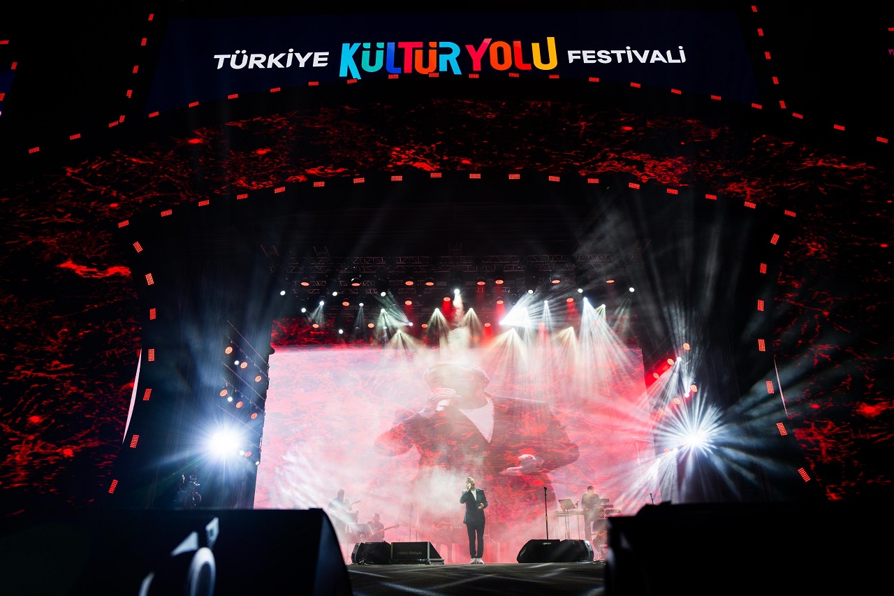 Malatya’da Resul Dindar İle Karadeniz Ezgileri Yankılandı