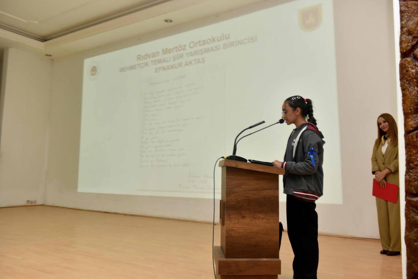 Mehmetçik” Temalı Şiir Yarışmasında Dereceye Giren Öğrencilere Ödülleri Takdim Edildi