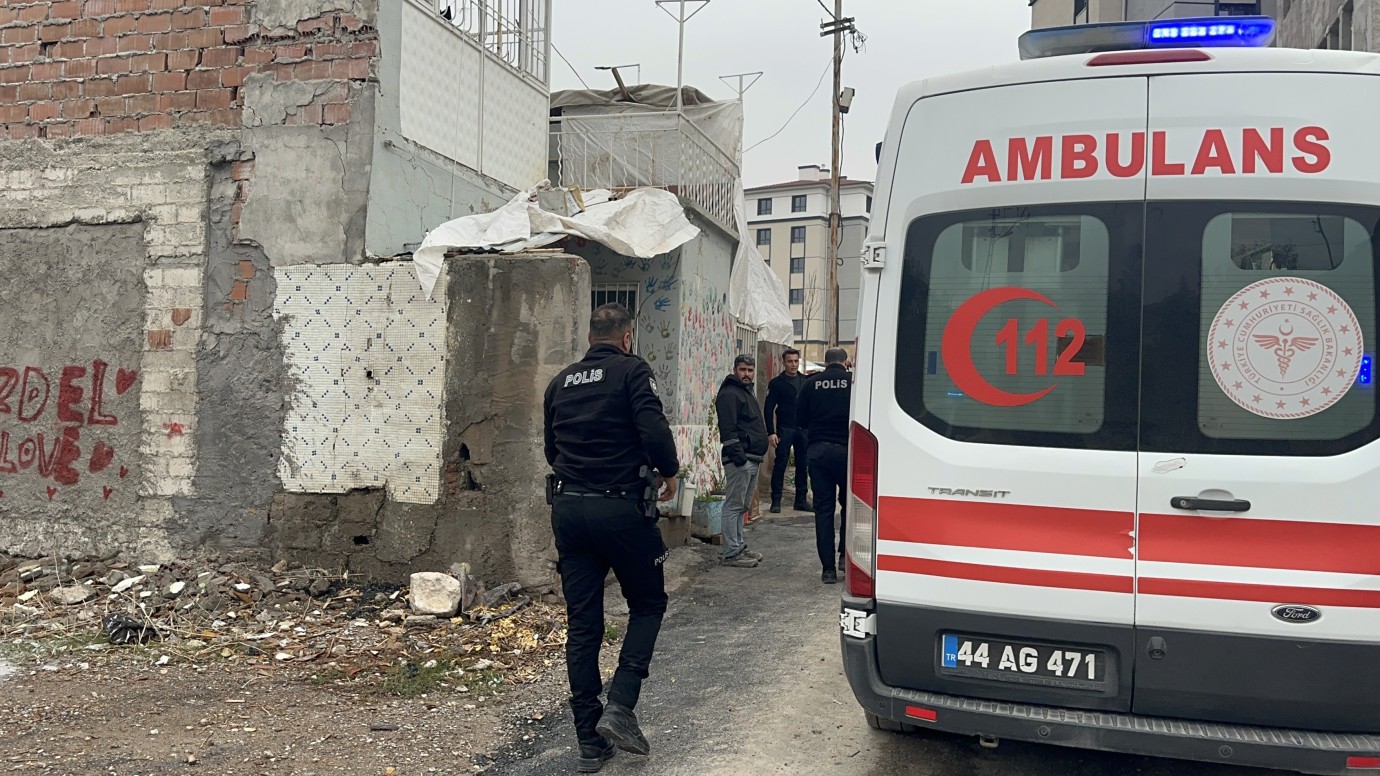 Malatya’da Suriyeli Aileye Ulaşılamadı: Ekipler Kapıyı Kırarak Eve Girdi, Belirsizlik Sürüyor