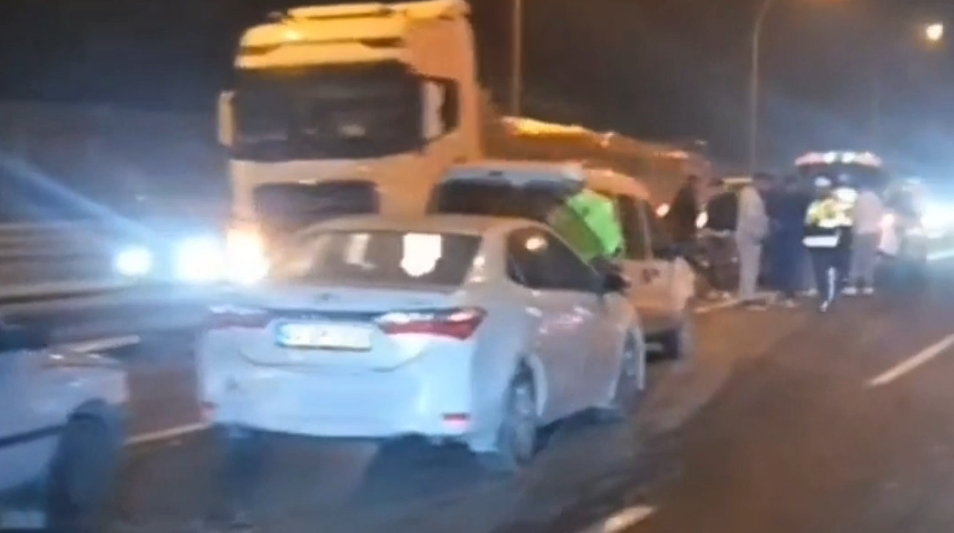 Beylerderesi Viyadüğünde Beş Araçlı Zincirleme Kaza
