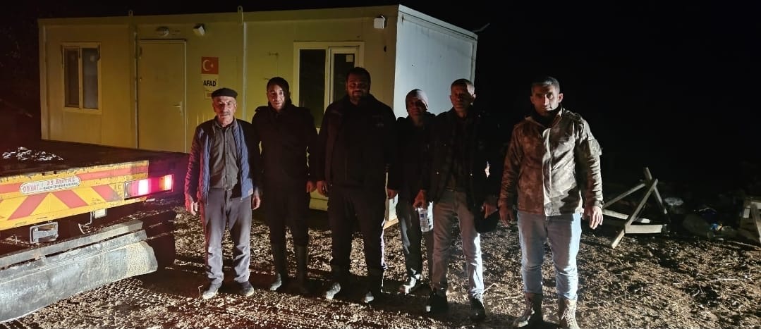 Aynı Gün İki Felaket: Evi Yanan Emre Yılmaz Trafik Kazasında Oğluyla Yaralandı