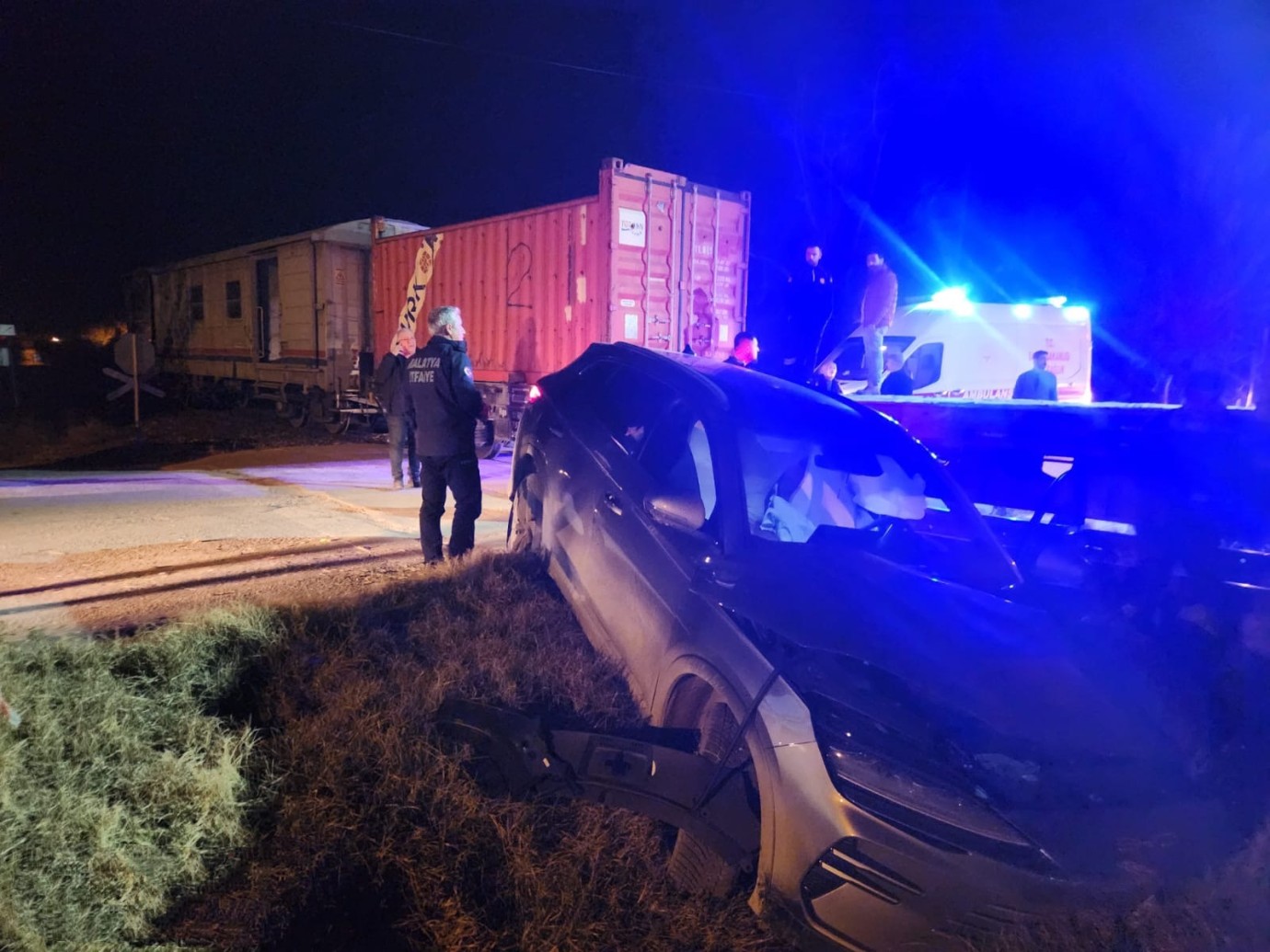 Hemzemin Geçitte Kaza, Tren Otomobile Çarptı