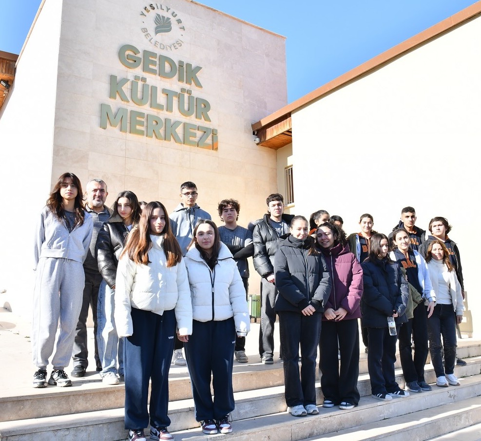 “İyi̇li̇K Elçi̇si̇” Projesiyle Gençler Yardımlaşma Bilincini Öğreniyor