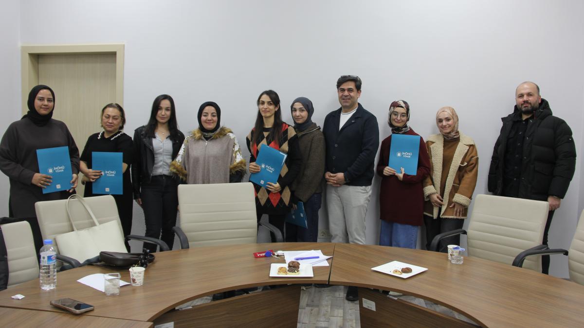 İnönü'de Etkili Konuşma ve Diksiyon Eğitimi Kursiyerlerine Sertifikaları Takdim Edildi