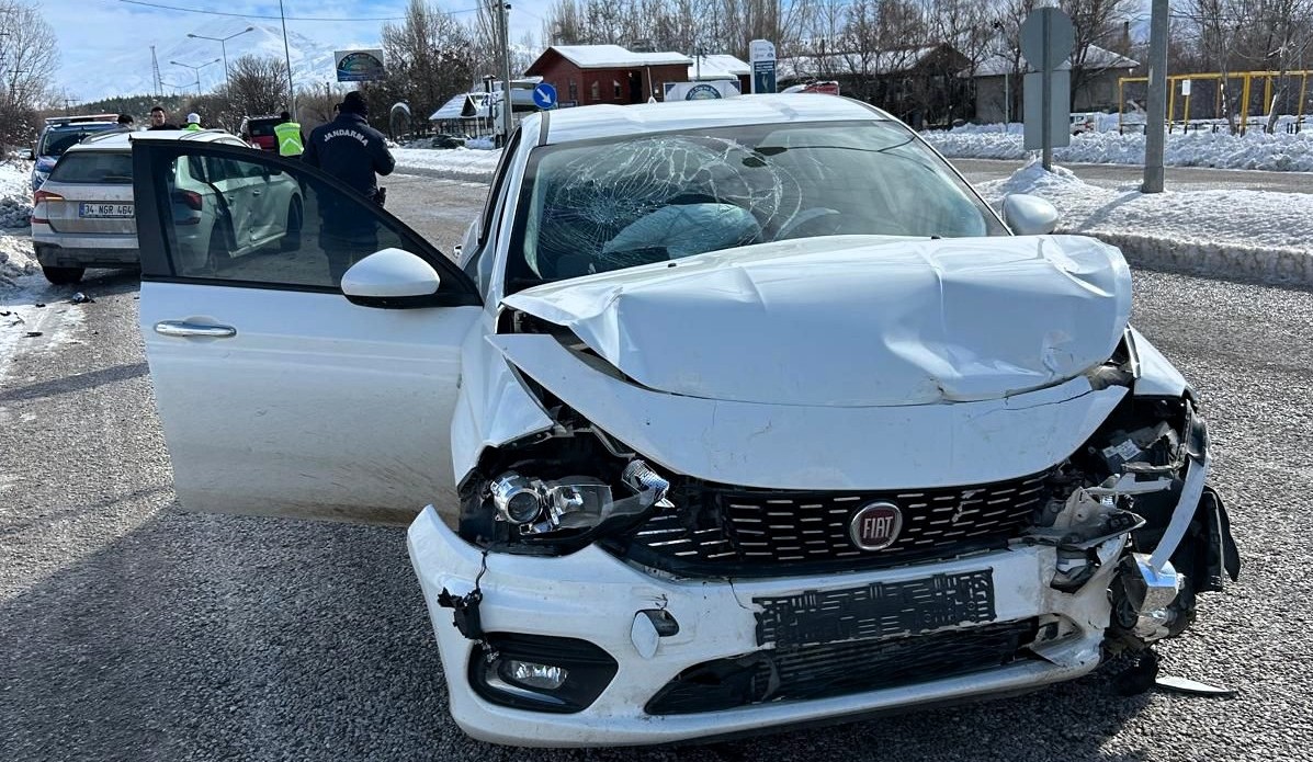 Sürgü'de Çift Araçlı Trafik Kazası: 3 Yaralı