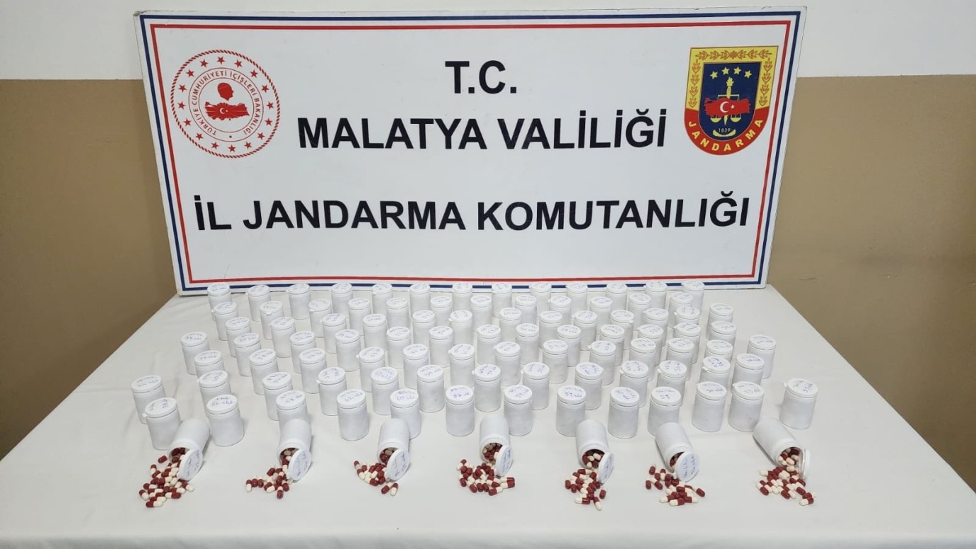 Jandarma 5 Bin 561 Sentetik Hap Ele Geçirdi!