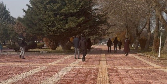 İnönü Üniversitesi'de Pembe Yol Çakıl Taşına Döndü