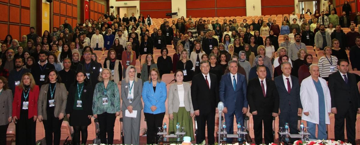  İnönü Üniversitesi’nde “Yoğun Bakım Hemşireliğinde Güncel Yaklaşımlar” Sempozyumu Düzenlendi
