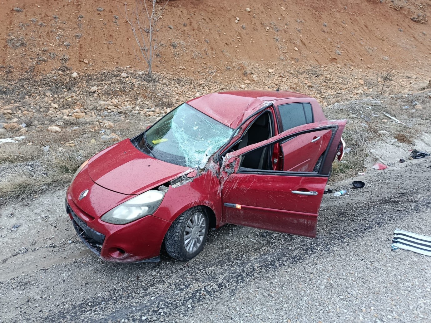 Doğanşehir’de Yağmur Kazaya Neden Oldu: Otomobil Şarampole Devrildi, 1 Yaralı