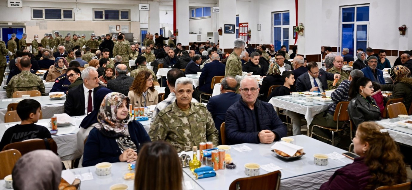 2’nci Ordu Komutanlığında Şehit Aileleri Ve Gaziler Onuruna İftar Düzenlendi