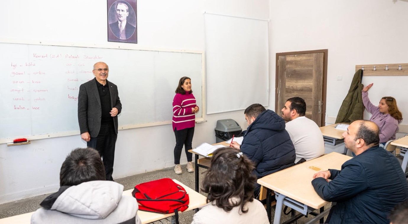 EKPSS Kursu İçin Kursiyerlerden Başkan Er'e Teşekkür