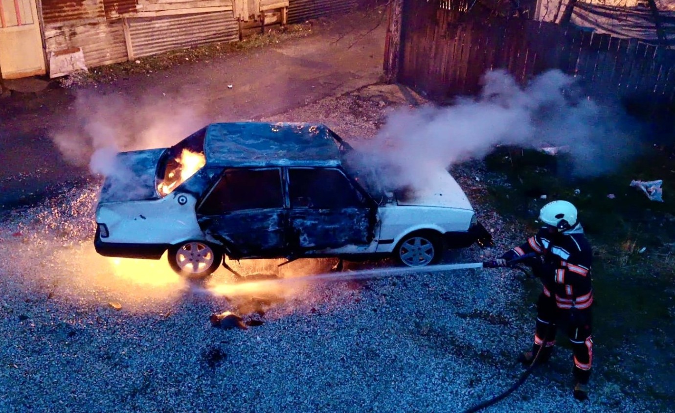 Park Halindeki Araçta Yangın Paniği