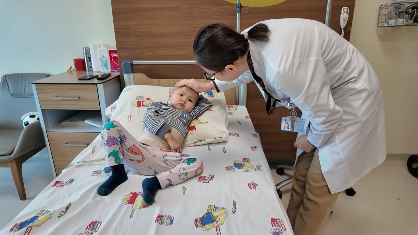 3 Yaşındaki Kırgız Çocuk Malatya'da Hayata Tutundu