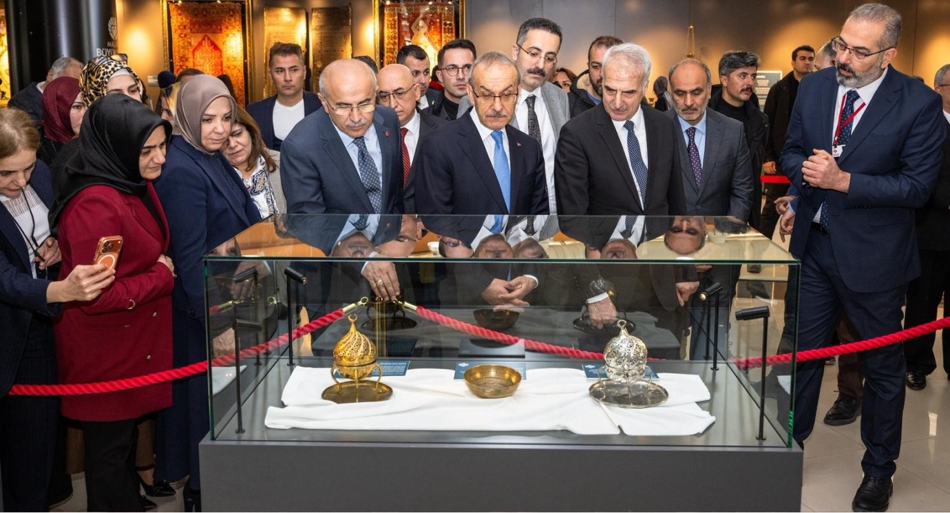 Kutsal Emanetler Sergisi Büyük İlgiyle Açıldı