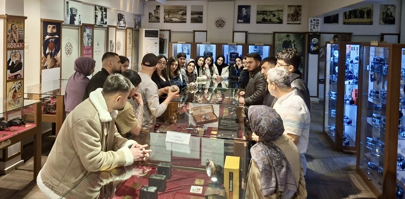 Dijital Fotoğrafçılık Kursunda Tarihi Makinelerle Zaman Yolculuğu