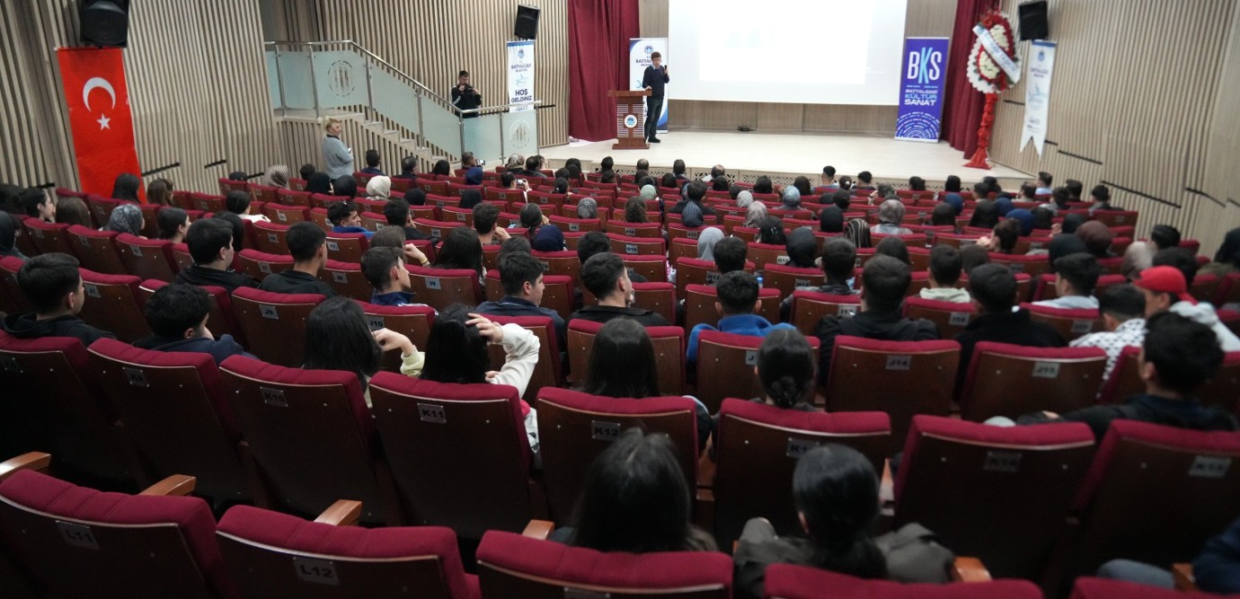 Bonus Hoca’dan Gençlere Sınav Taktikleri