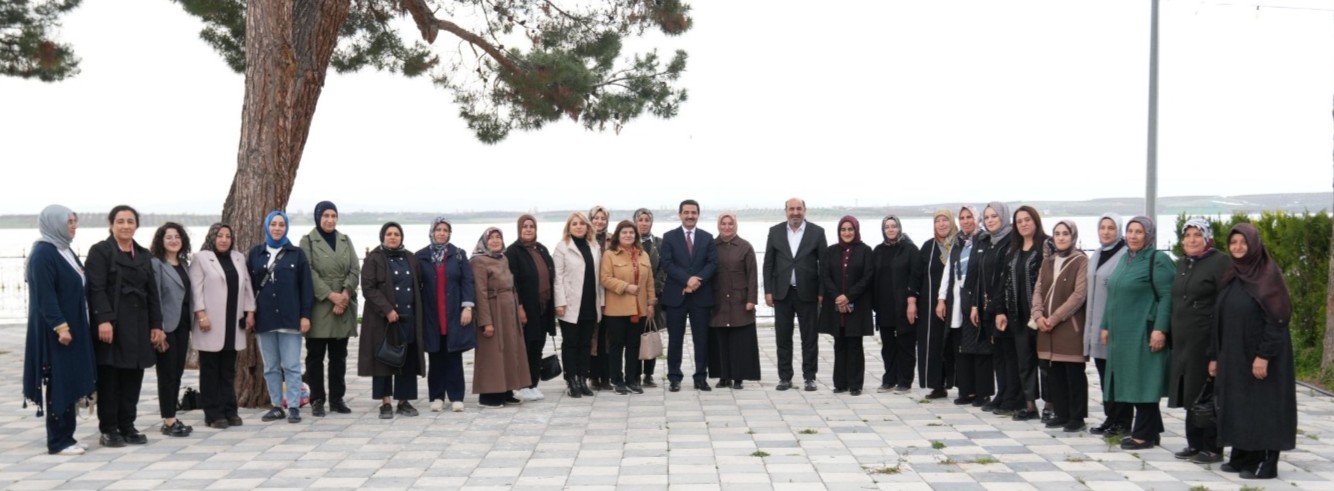Battalgazi Belediyesi Proje Ve Yatırımları Ak Parti Yeşilyurt Kadın Kolları’na Tanıtıldı