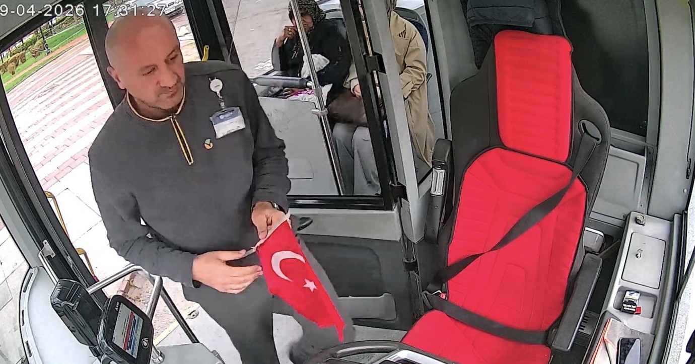 Seferi Bıraktı, Bayrağa Koştu