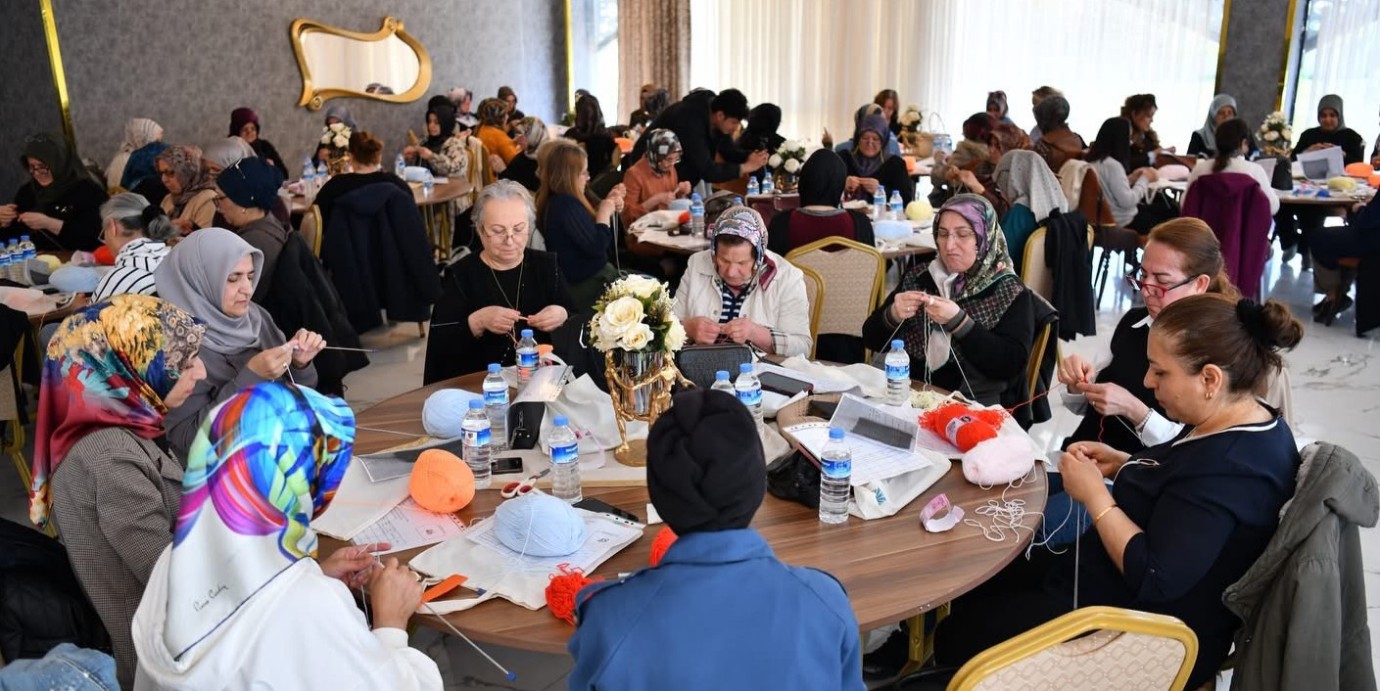 Örgü Yarışmasında Kadınlar Hünerlerini Sergiledi