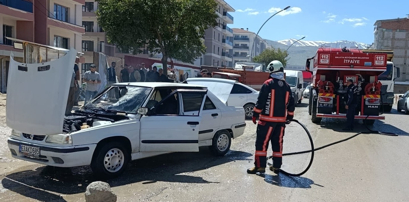 Turgut Temelli Caddesi’nde Araç Yangını Panik Yarattı!