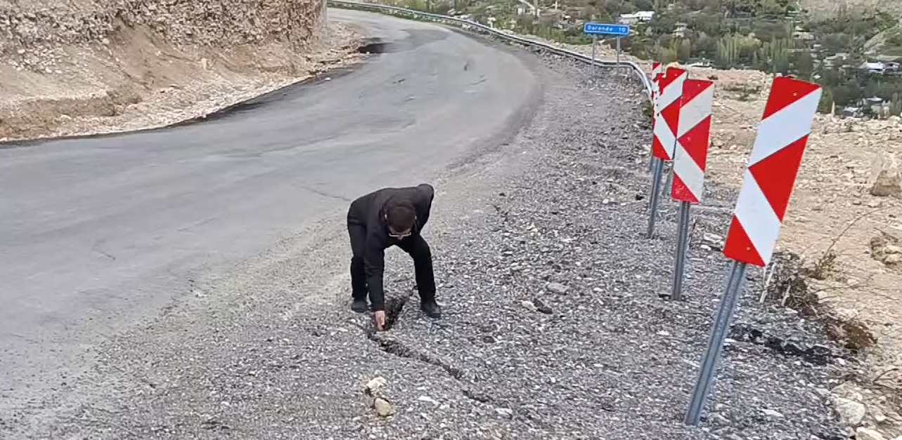 Darende-Elbistan Yolunda ki Çatlaklar Endişe Yaratıyor!