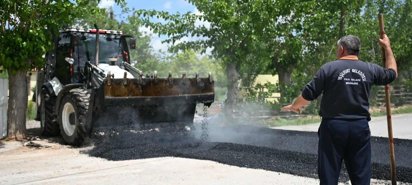 Topsöğüt Mahallesi’nde Yol Yenileme Çalışmaları Devam Ediyor