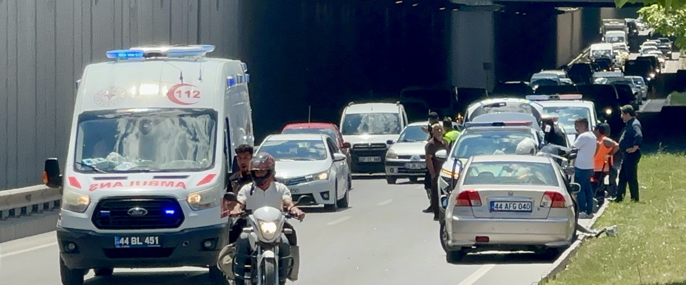 Çevreyolunda 1 Kişinin Yaralandığı Kaza Trafiği Kilitledi!