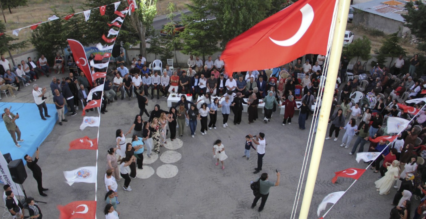 Yeniköy Yaz Şenliği’nde Binlerce Kişi Buluştu