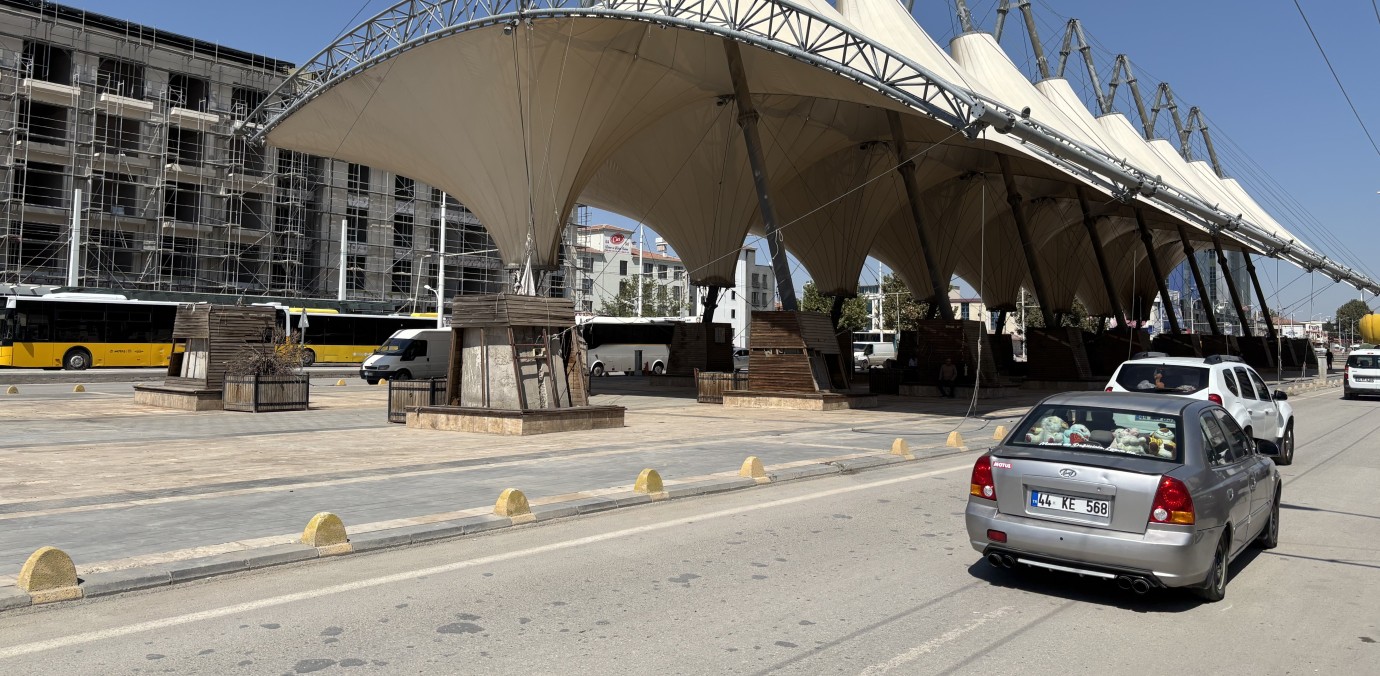 Konteynerler Kalktı, Çarşı Yeniden Hareketlendi