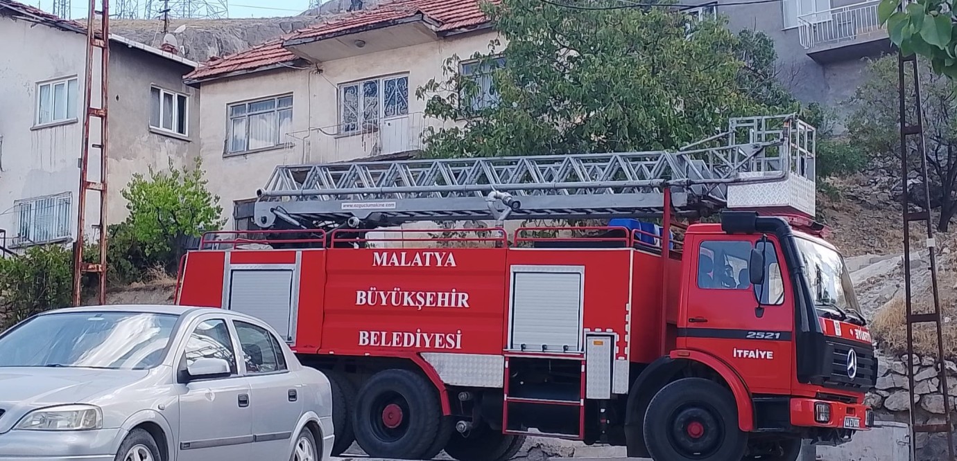 Emekli Öğretmen Evinde Ölü Bulundu!
