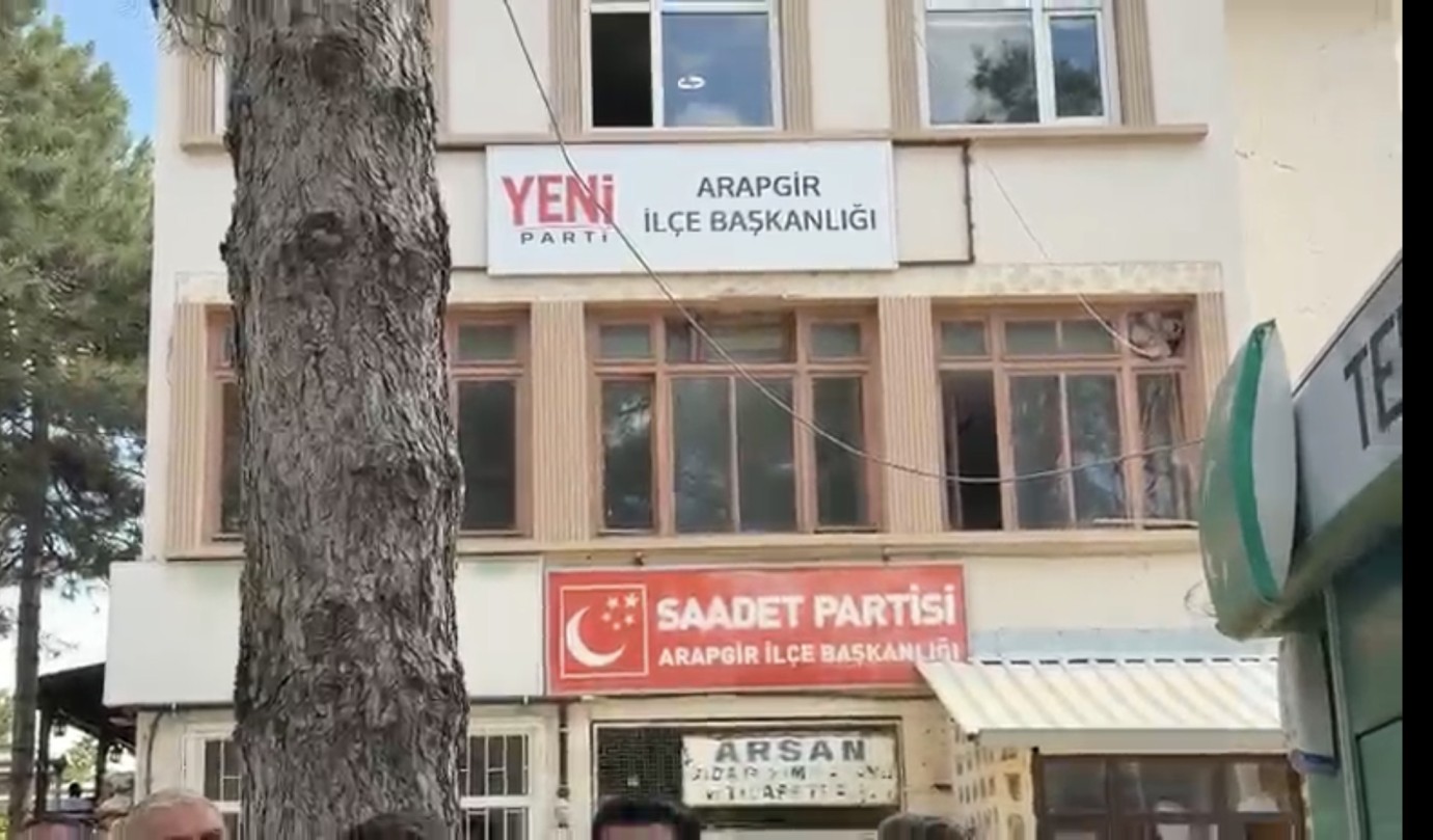 Arapgir’de Parti Binası Gerilimi: Polis Araya Girdi
