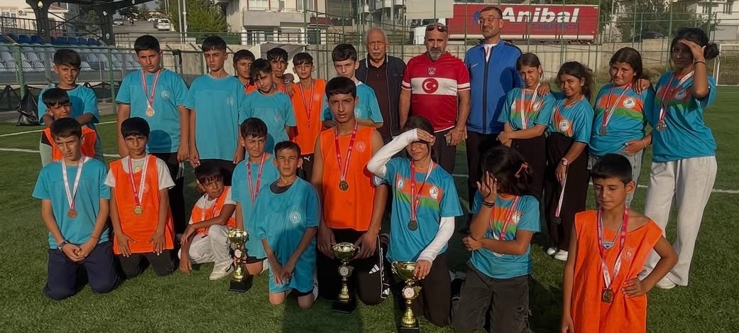 Genç Hokeyciler Sahada Buluştu