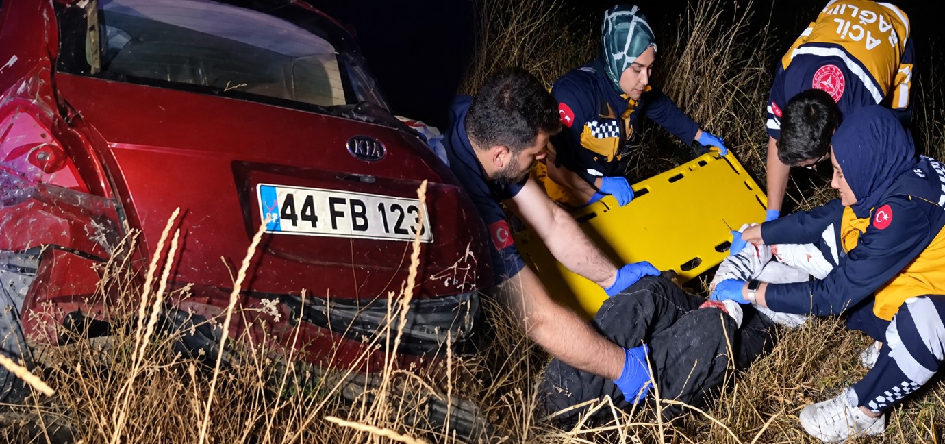 Şarampole Devrilen Otomobilde 2 Kişi Ağır Yaralandı!