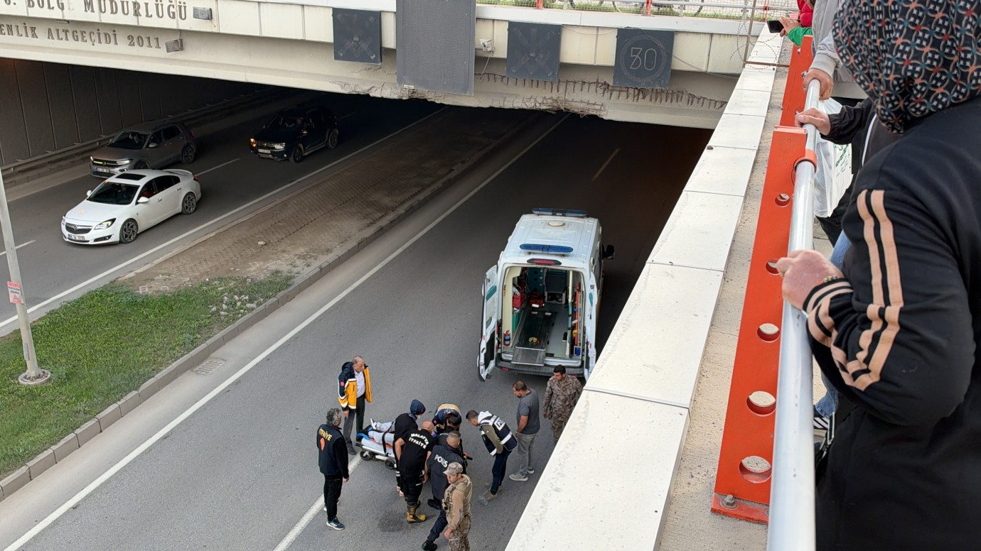 16 Yaşındaki Genç Alt Geçide Atladı