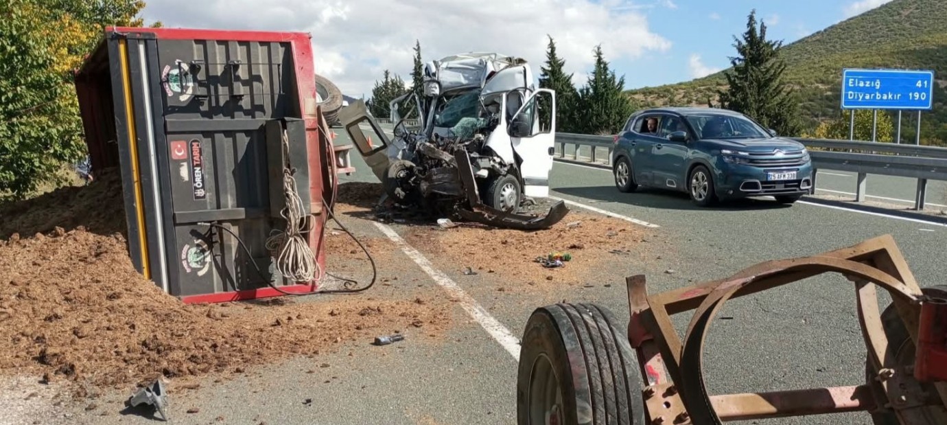 Minibüs Traktöre Çarptı 1 Kişi Yaralandı!