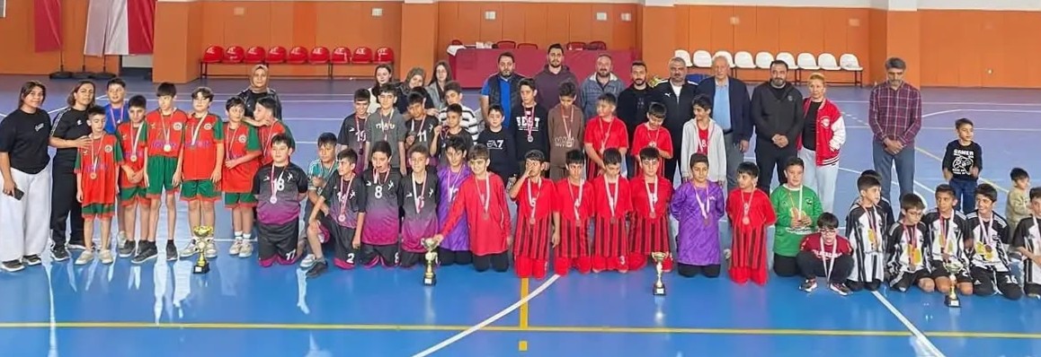 Minik Hentbolcuların Cumhuriyet Bayramı Heyecanı