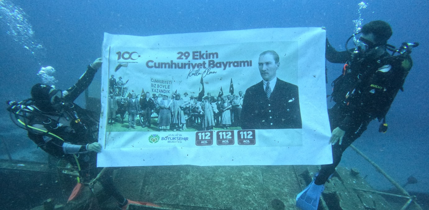 Malatya İtfaiyesinden Cumhuriyet’in 103. Yılına Anlamlı Mesaj