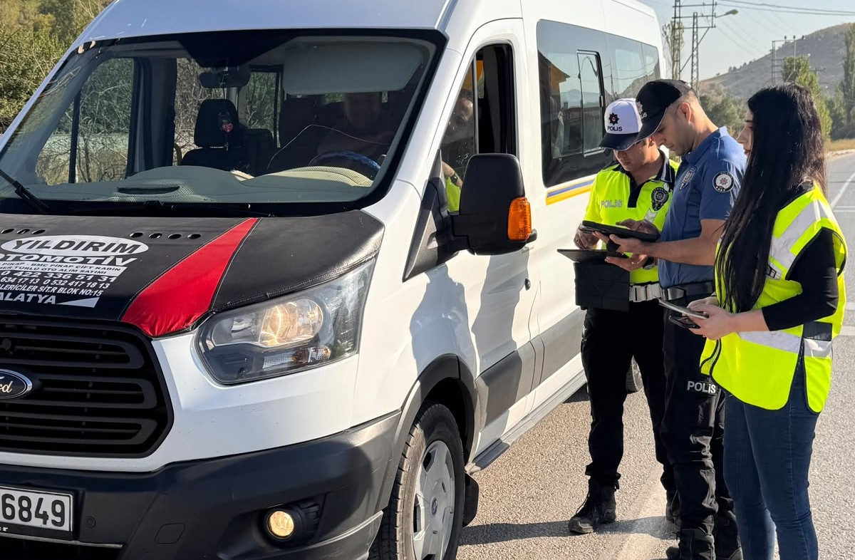 Doğanşehir’de Okul Servis Şoförlerine Sıkı Trafik Uyarısı